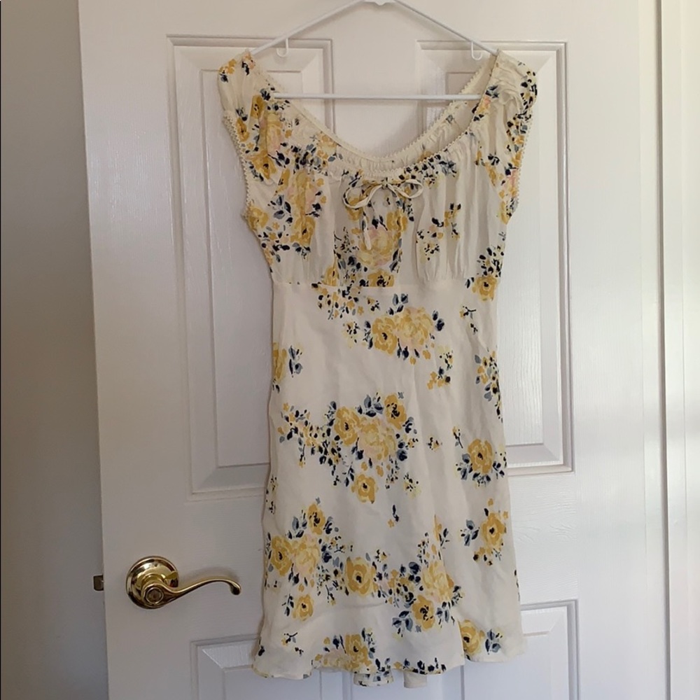 ‘Kimchi Blue’ yellow floral puff sleeve mini dress